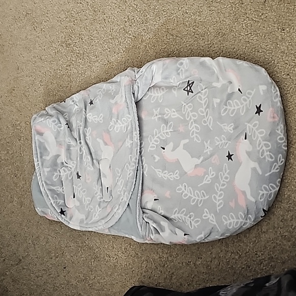 Star and unicorn 🦄  Swaddle with velcro. - Picture 1 of 6